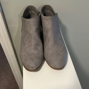 Ankle booties light gray size 8.5W like new